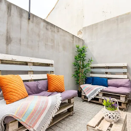 Beautiful House In Matosinhos - By Guest
